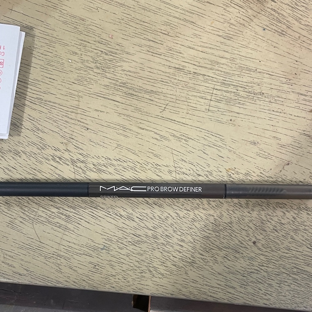 Mac spiked eyebrow pencil